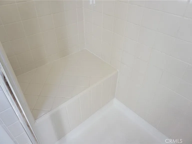 5540 Balboa Blvd — Photo 47