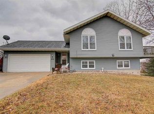 300 Trail Side Dr, De Forest, WI 53532