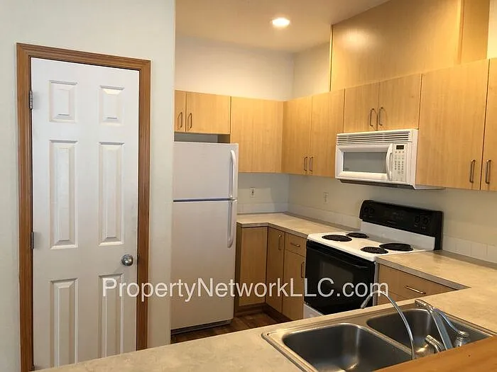 2 bed, 2.5 bath, 1340 sqft, $2,095 — Photo 3