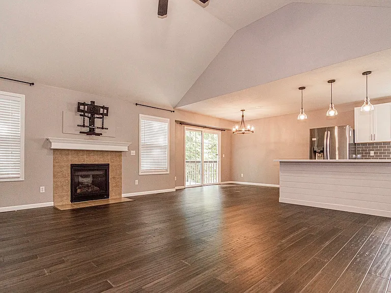 1316 Elm Creek Dr — Photo 5