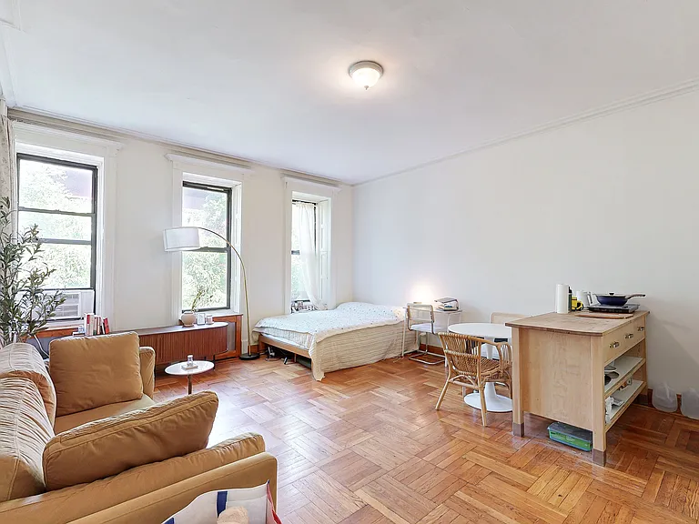 118 W 69th St #4A — Photo 3