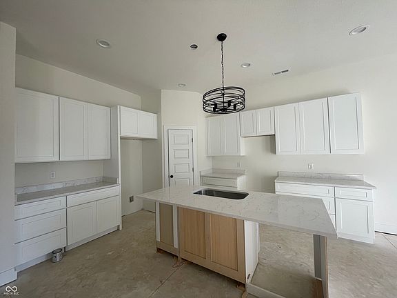 4th image of 2534 Chrystal Woods Dr