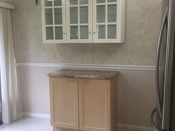 10399 Extra kitchen cabinets