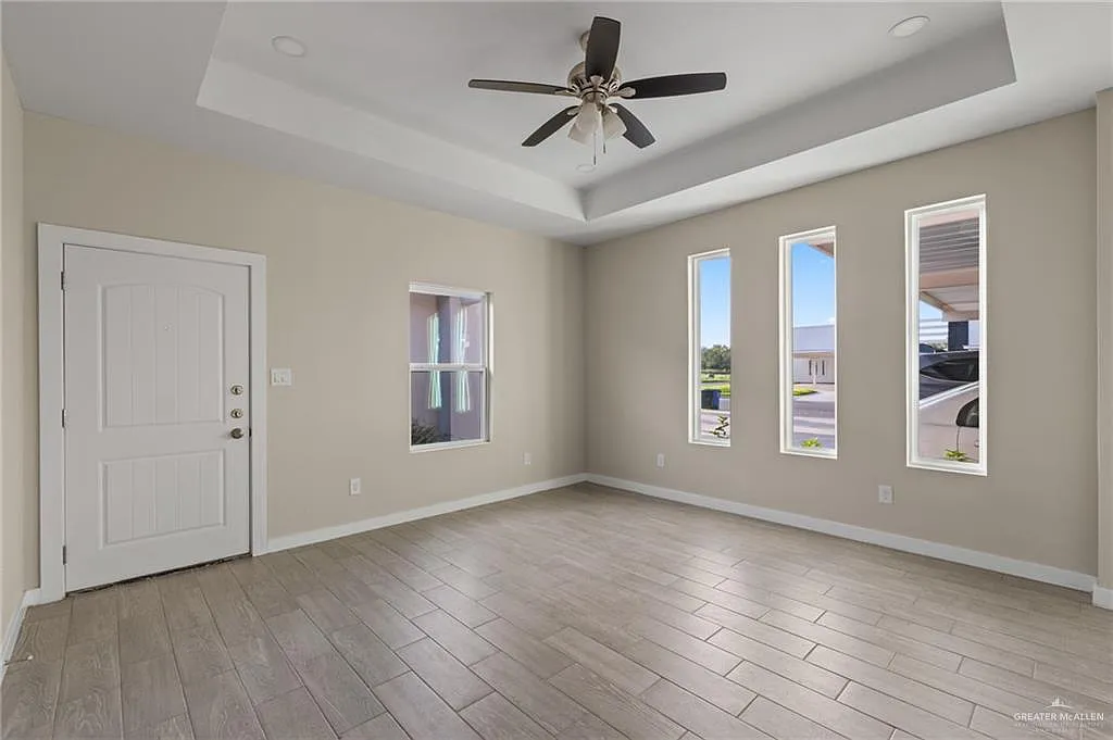 2 bed, 2.0 bath, 995 sqft, $1,200 — Photo 4