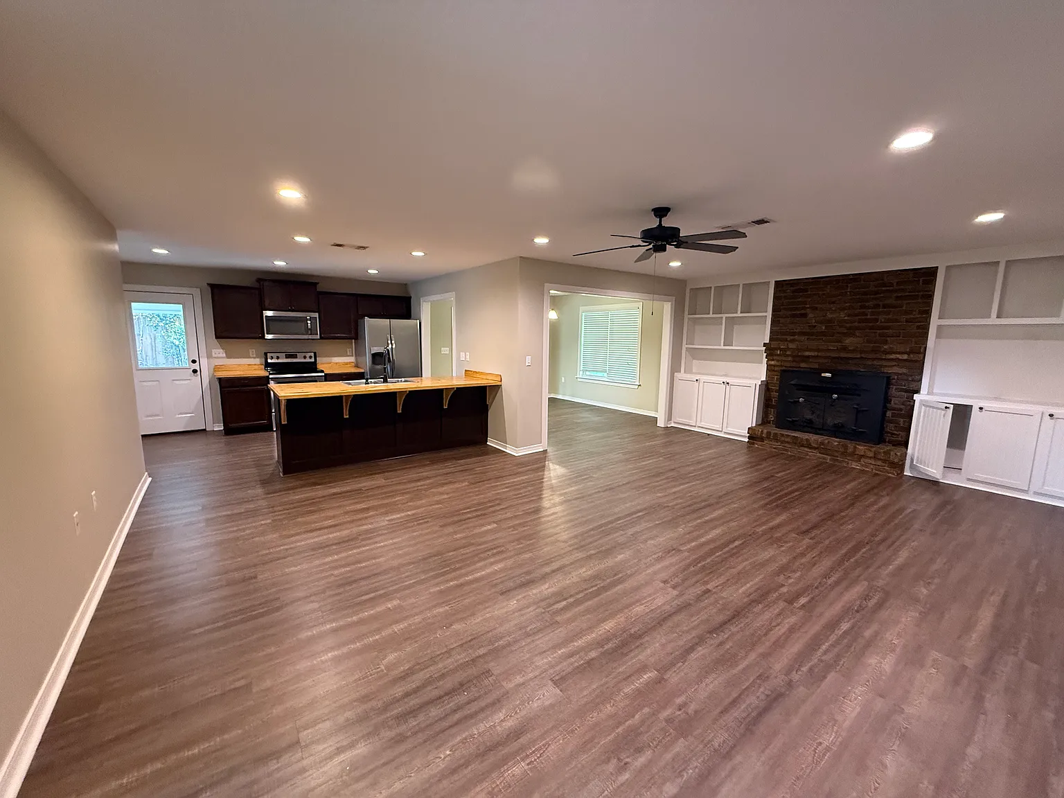 4 bed, 1644 sqft, $1,750 — Photo 2