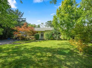 424 Village Rd, Willowbrook, IL 60527