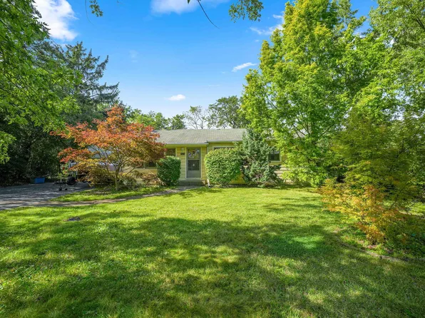 424 Village Rd, Willowbrook, IL 60527