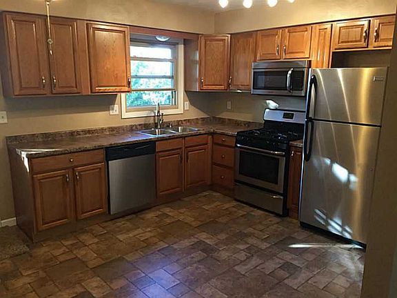 4th image of 86 Hutchinson Dr