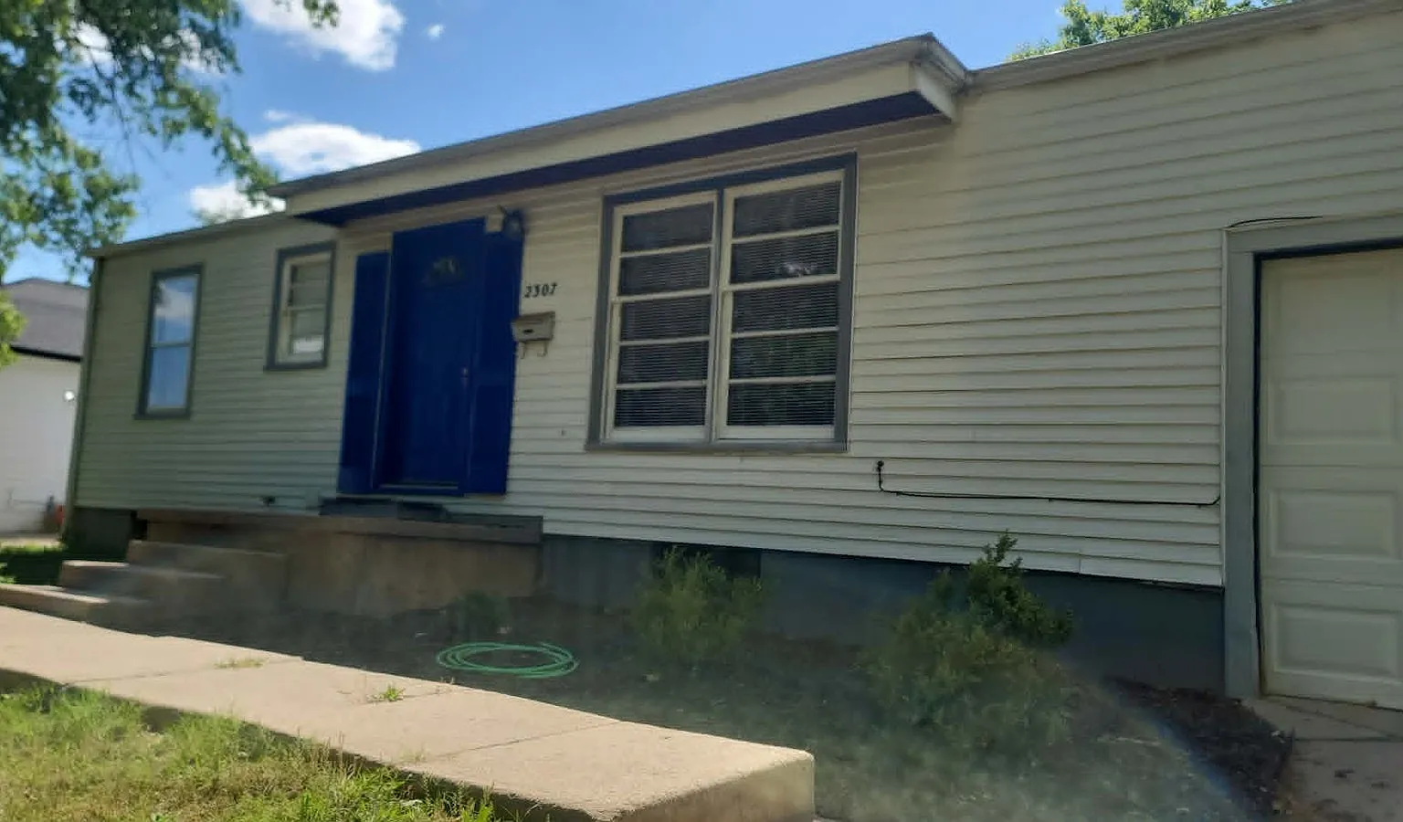 2307 South Broadview Street — Photo 2