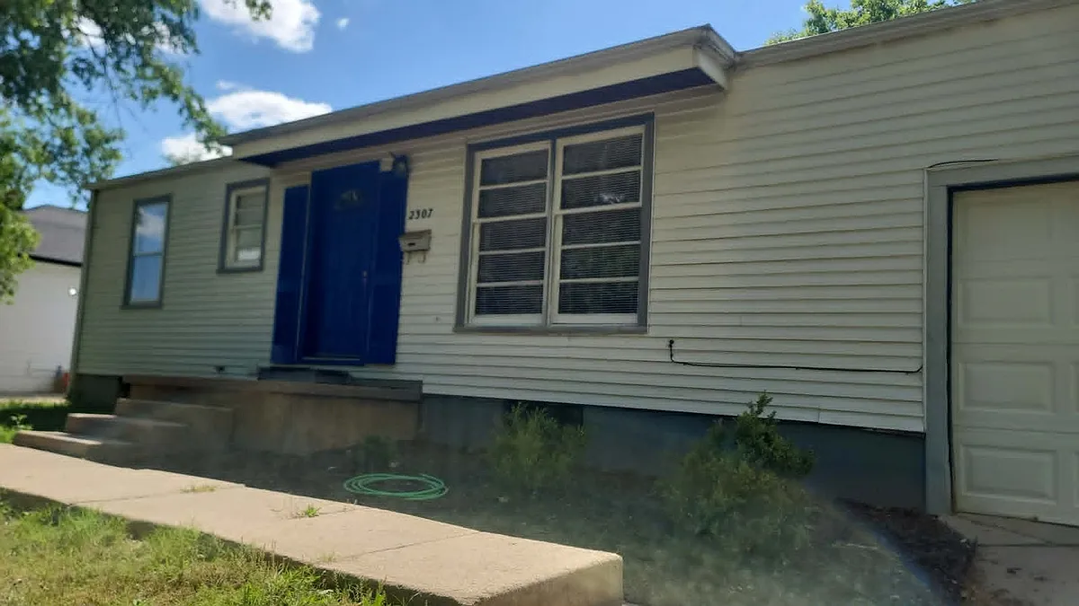 Building Photo - 2307 S Broadview St
