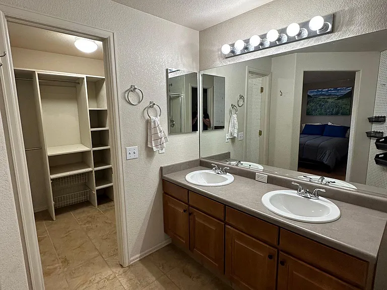 5738 Vermillion Bluffs Dr — Photo 4