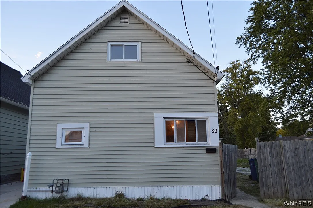 3 bed, 1.5 bath, 1437 sqft, $1,550 — Photo 2