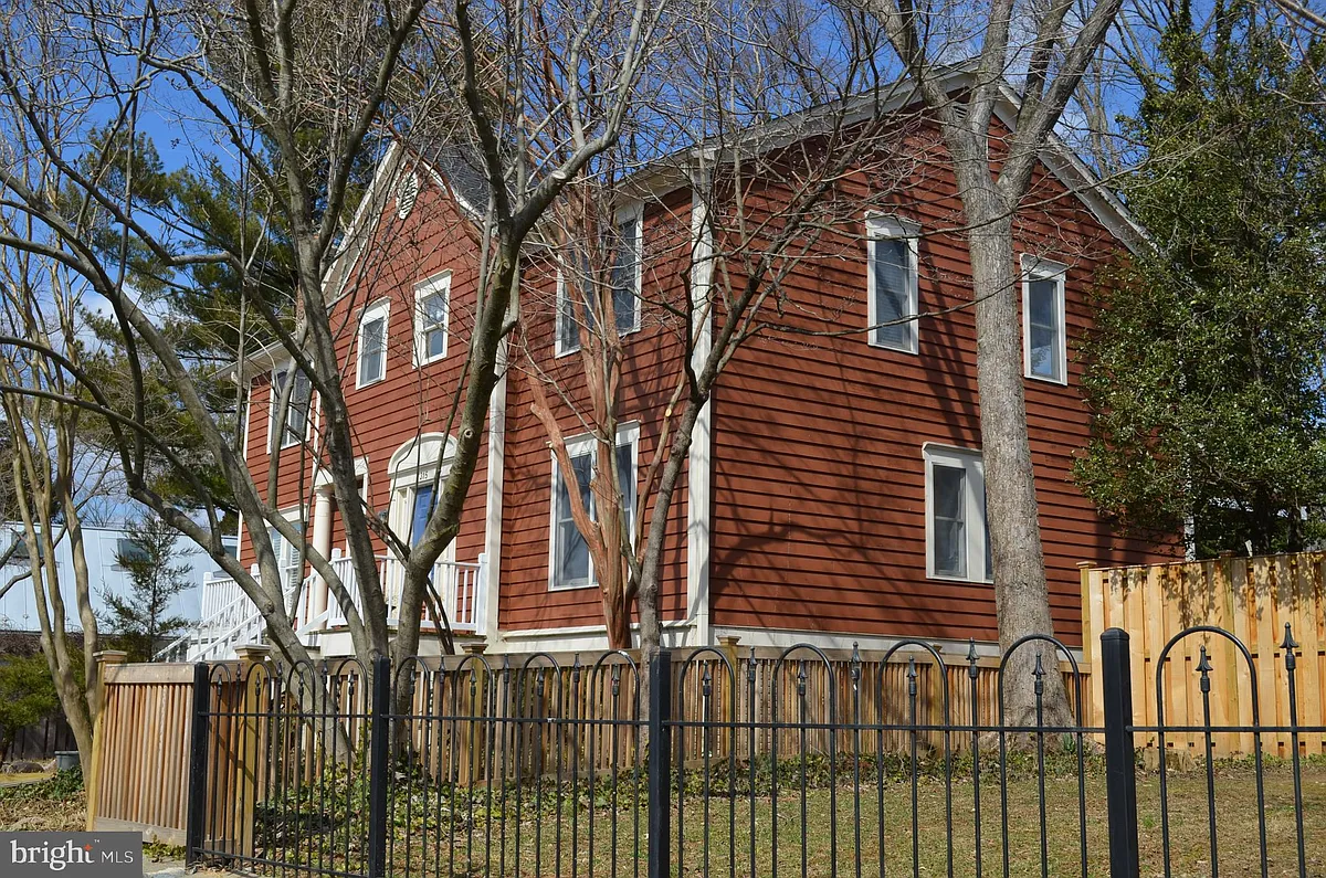 Building Photo - 7315 University Ave