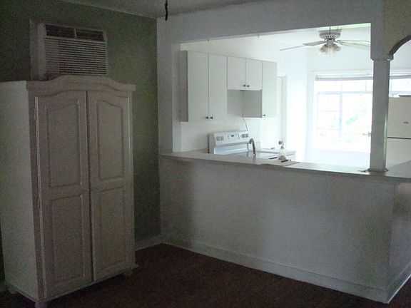 4th image of 1502 E Park Cir