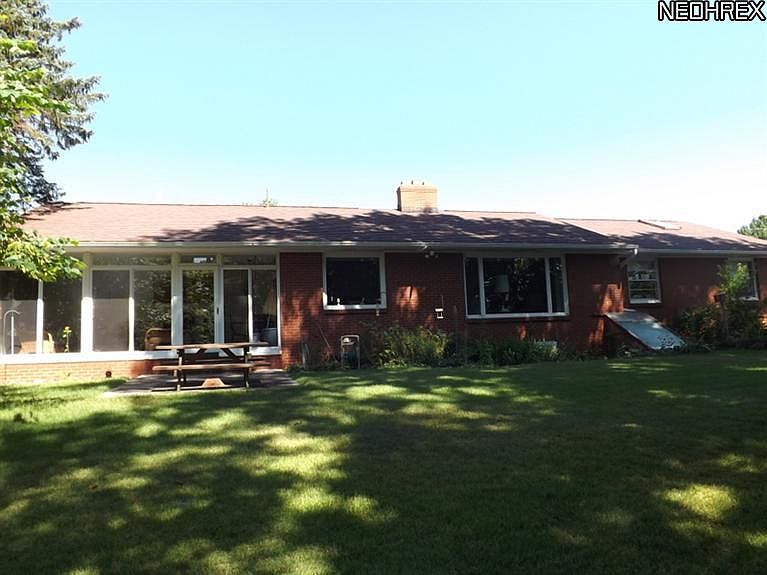 2nd image of 1037 Lincoln Dr