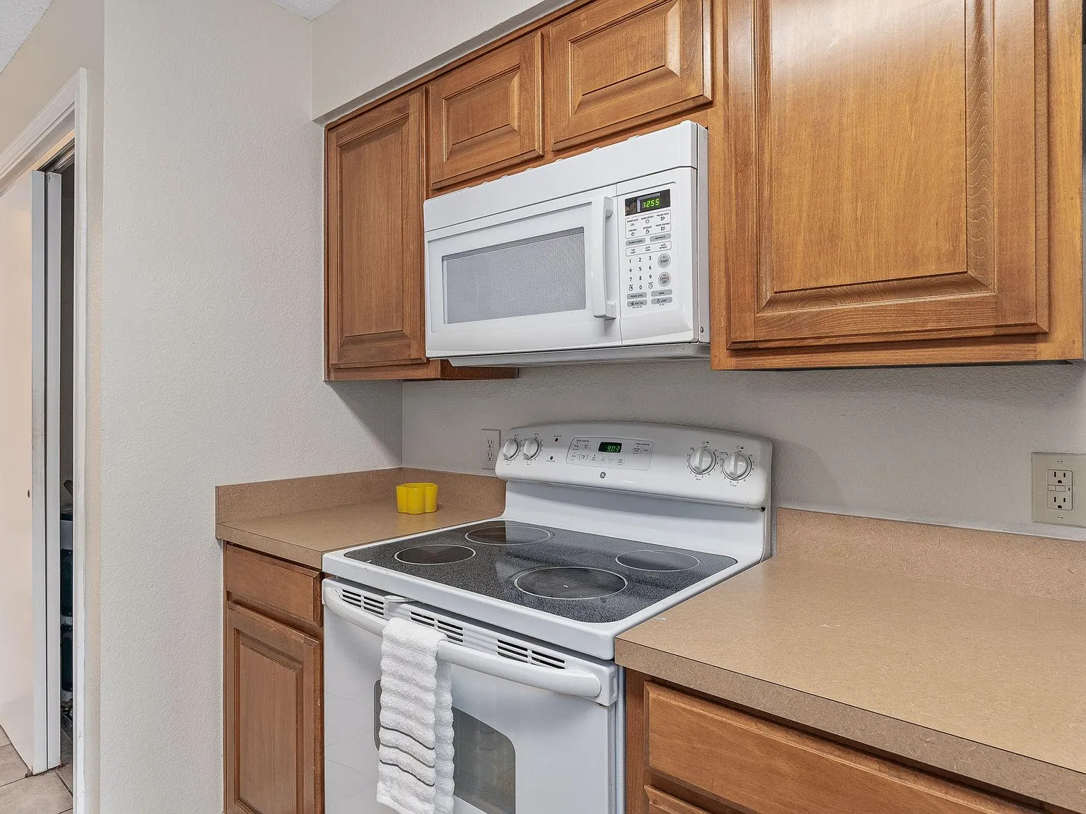 2 bed, 808 sqft, $1,299 — Photo 4