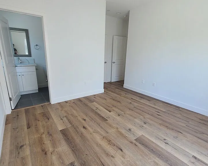 13824 Bessemer St — Photo 21
