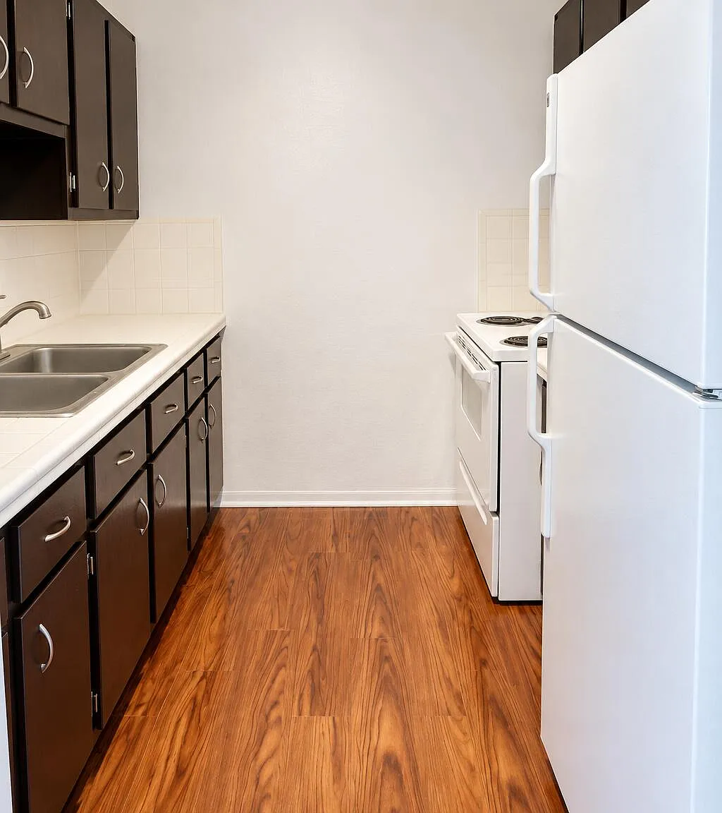 1 bed, 1.0 bath, 700 sqft, $1,600 — Photo 2