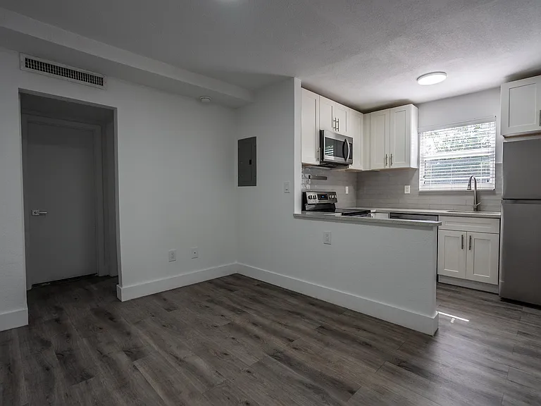 1950 NW 2nd Ct #6 — Photo 8