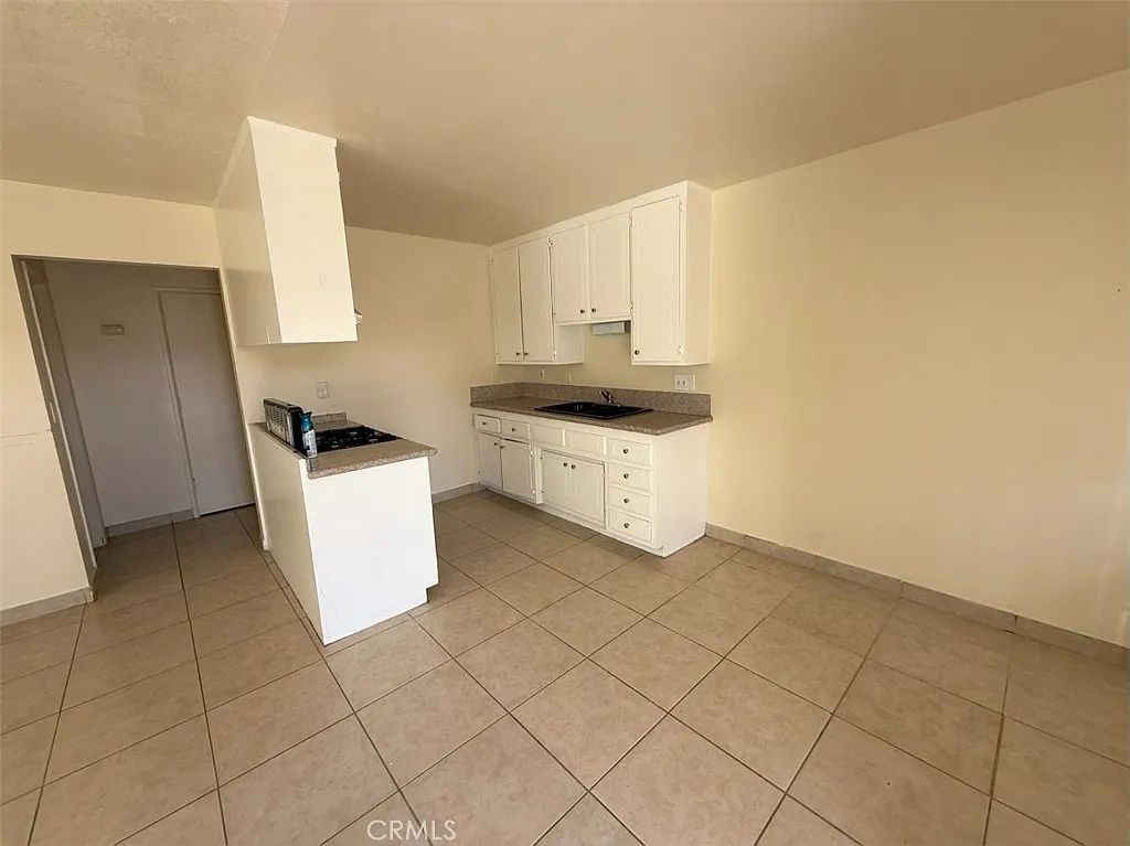 1 bed, 720 sqft, $1,300 — Photo 2