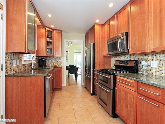 2nd image of 1835 Clifton Ave