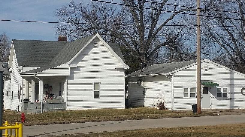 2nd image of 214 SE 7th St