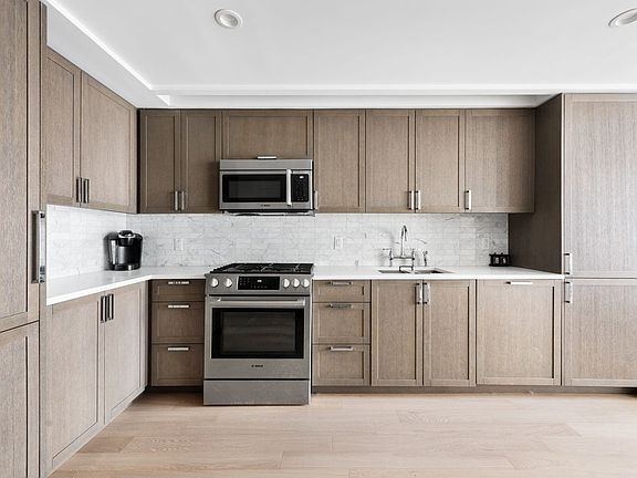 4th image of 261 Hudson St APT 4D