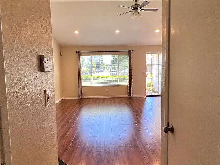 3817 Rotterdam Ave — Photo 7