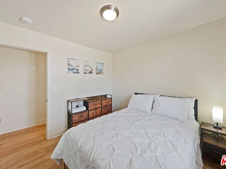 5912 S Flower St — Photo 47