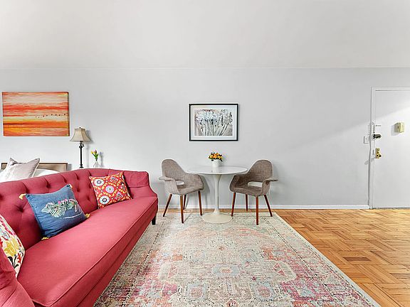 4th image of 900 W 190th St APT 6S
