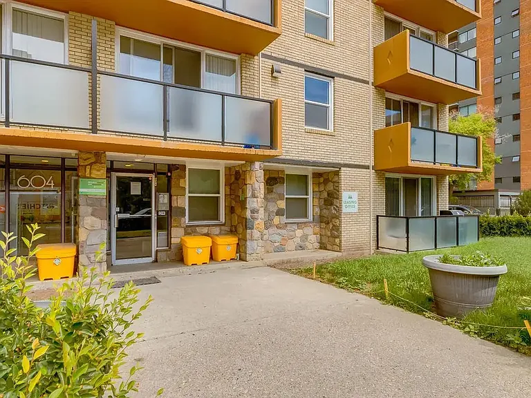 604 14th Ave SW — Photo 59