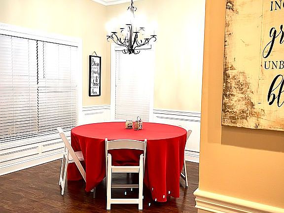 5th image of 381 Oxford Cir