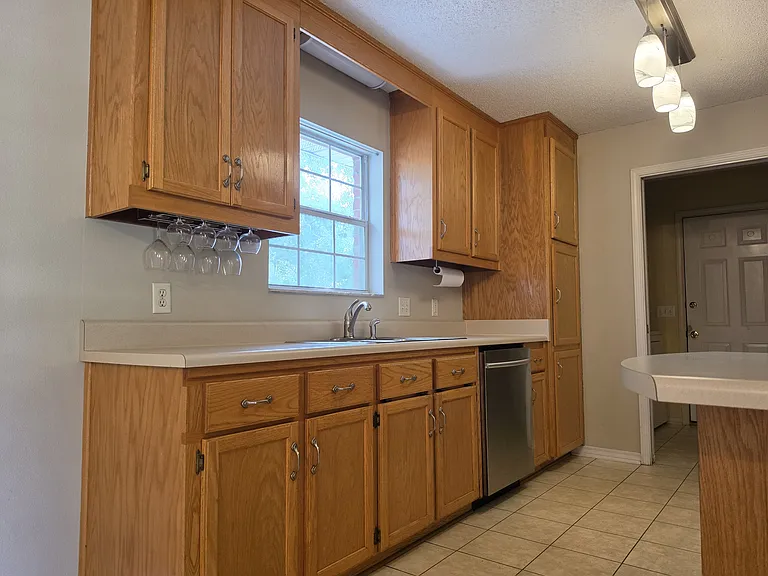 2501 Elkhart Dr — Photo 8