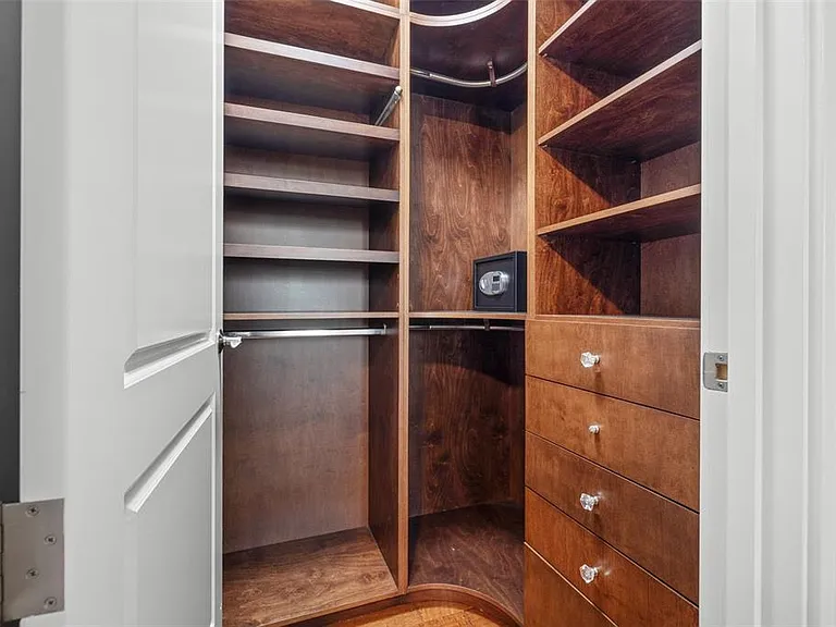 300 Beach Dr NE #305 — Photo 23