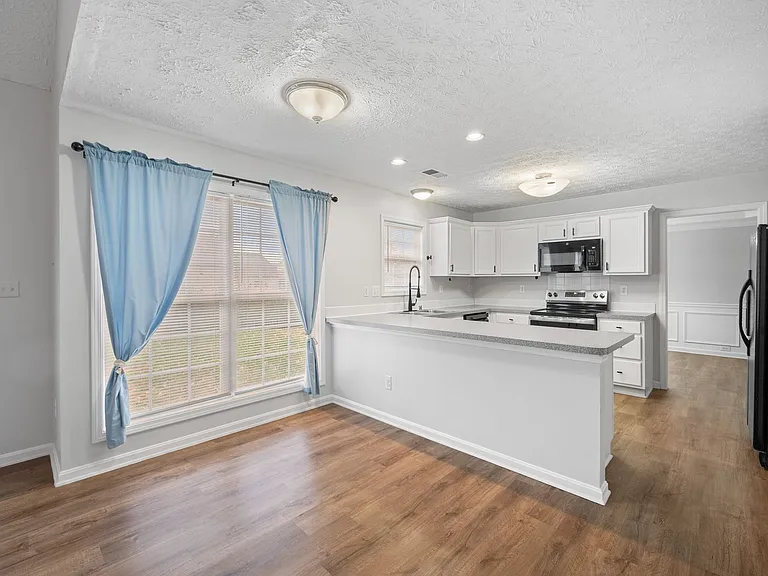 10945 Symington Cir — Photo 14