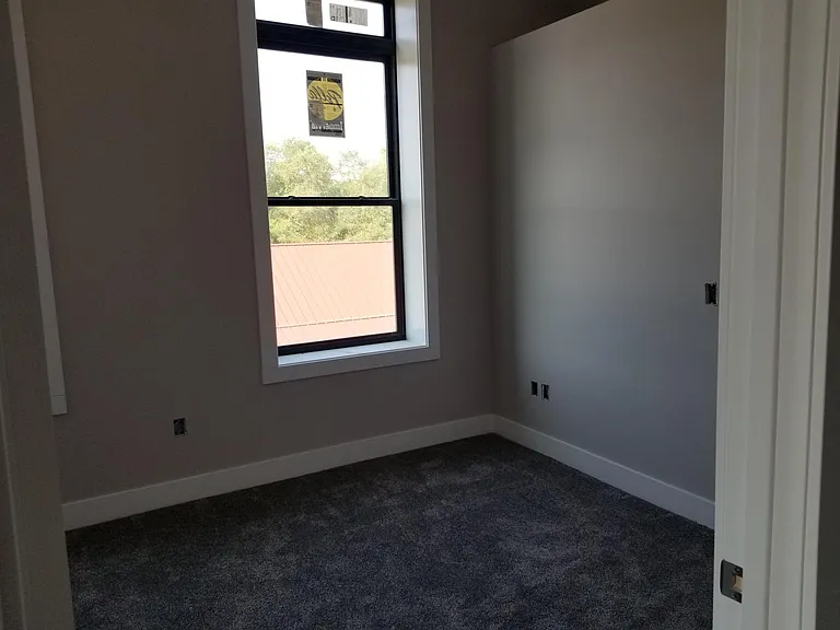 101 E Main St — Photo 3