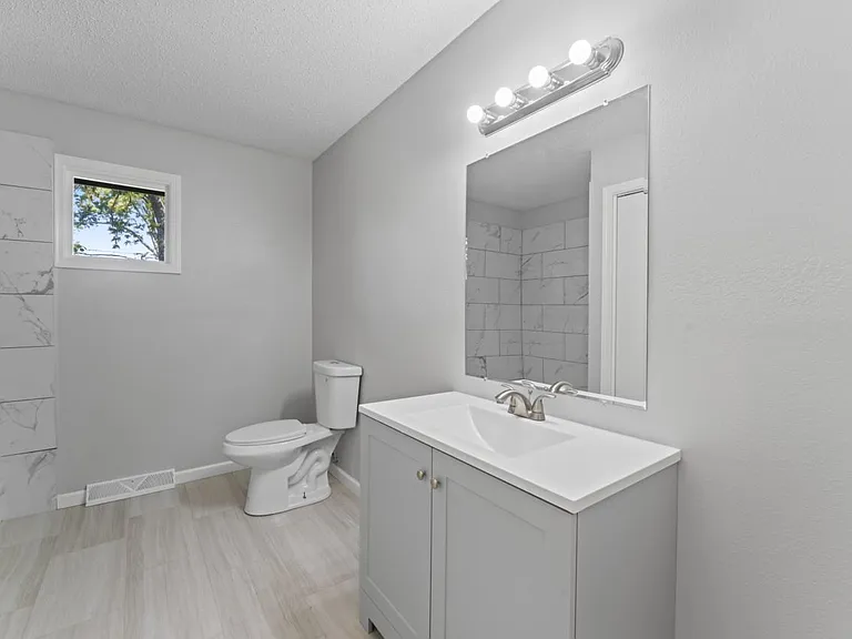 2209 E 125th St — Photo 30