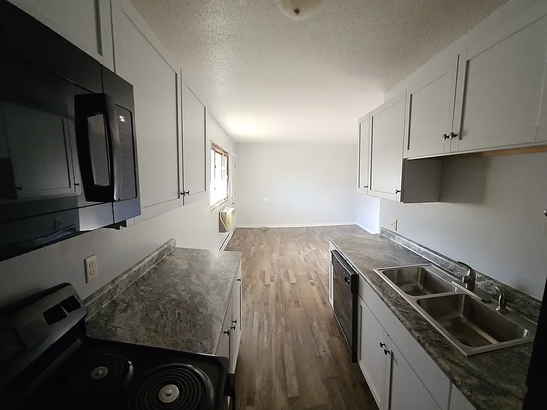 425 10th St N #5 — Photo 2