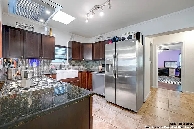 2231 W Woodlawn Ave — Photo 13