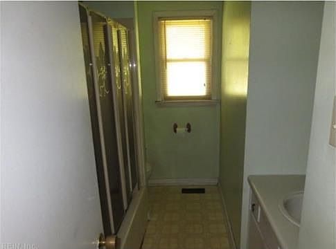 3rd image of 113 Alberta Dr