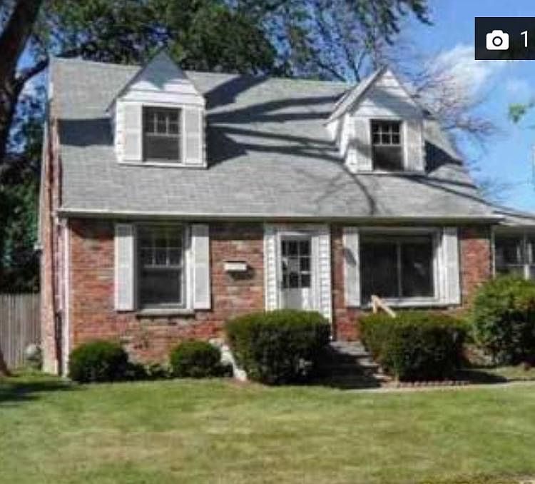 1st image of 22421 Lange St
