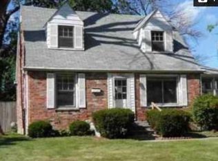 22421 Lange St, Saint Clair Shores, MI 48080