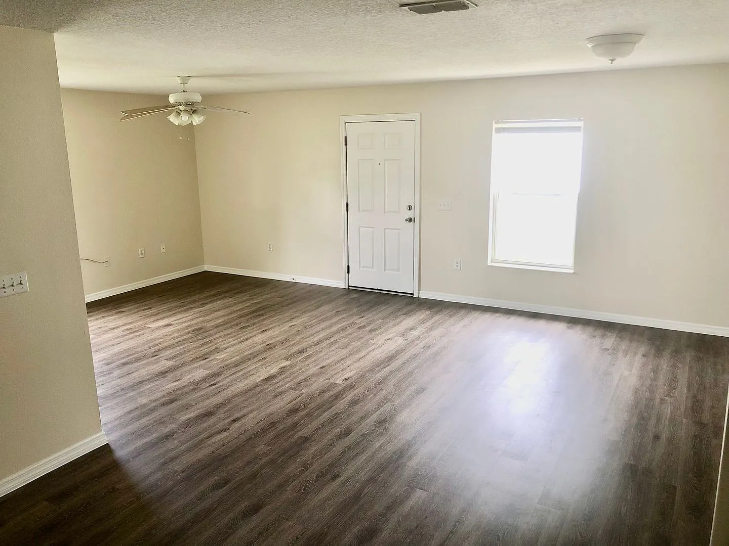 Spacious 3br/1ba Zephyrhills Duplex W/ Large Living Area! — Photo 2