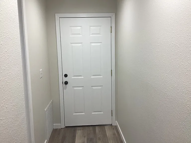 2302 Roosevelt Ave — Photo 10