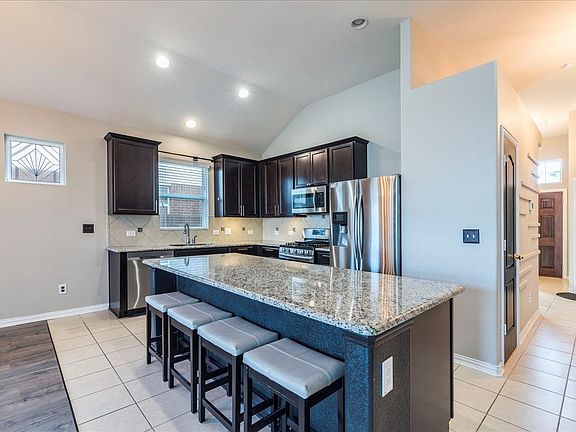 5th image of 225 Shirley Dr