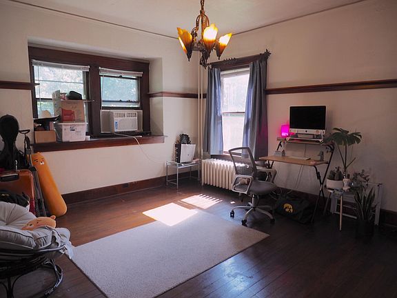 5th image of 415 N Van Buren St #2