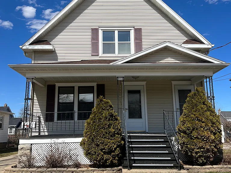 912 Merritt Ave #A — Photo 1