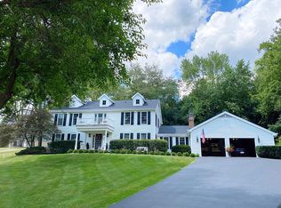285 Fox Harbor Dr, Trout Valley, IL 60013