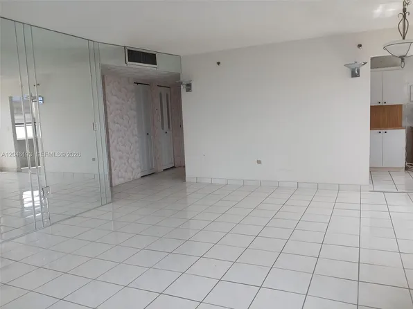 1100 Saint Charles Pl APT 719, Pembroke Pines, FL 33026
