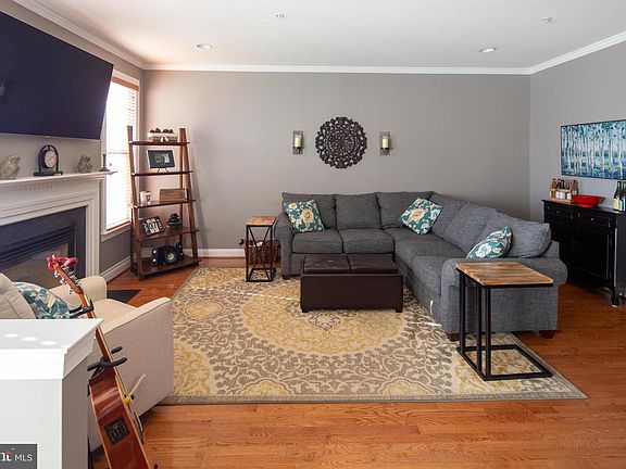 5th image of 3266 Waterstone Ct #186